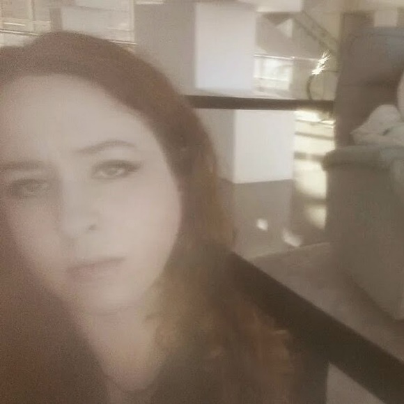 Meet your Posher, Jennifer - Picture 1 of 1